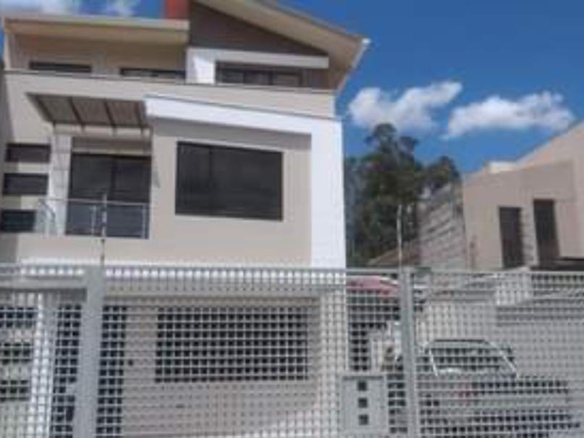 HERMOSA CASA EN VENTA CUENCA CIUDADELA DE LOS ARQUITECTOS