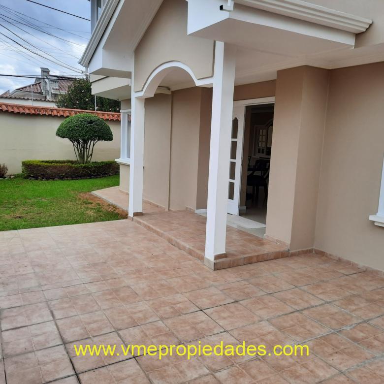 HERMOSA CASA EN VENTA EN CUENCA SECTOR GONZALEZ SUEREZ