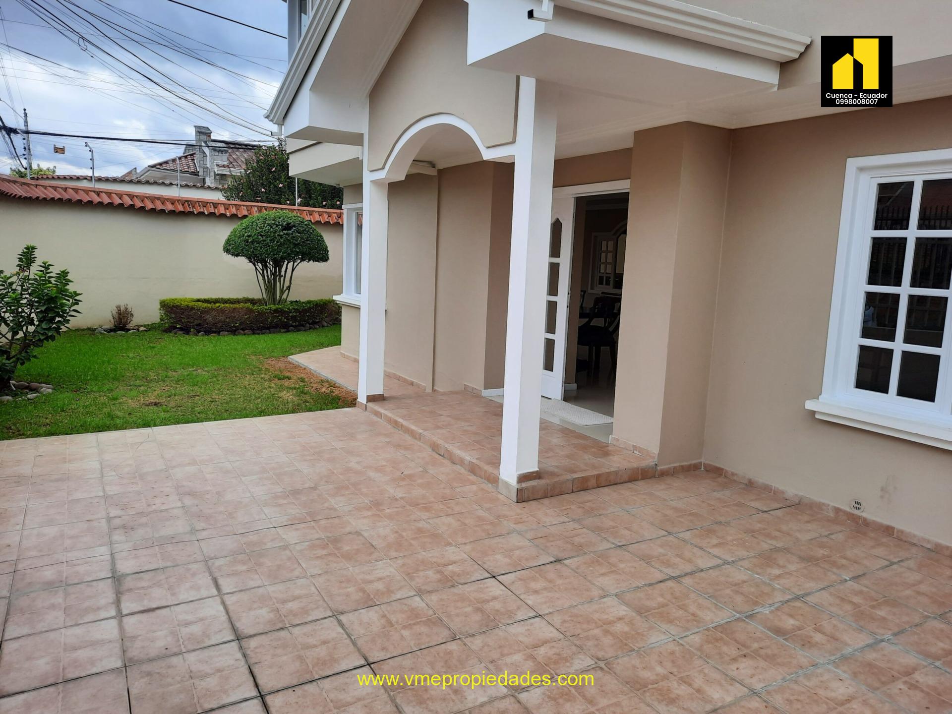 HERMOSA CASA EN VENTA EN CUENCA SECTOR GONZALEZ SUEREZ