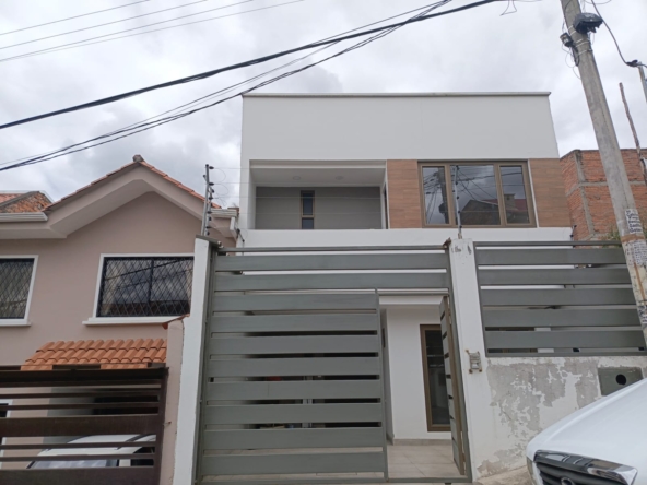 HERMOSA CASA EN VENTA EN CUENCA SECTOR LA CASCADA