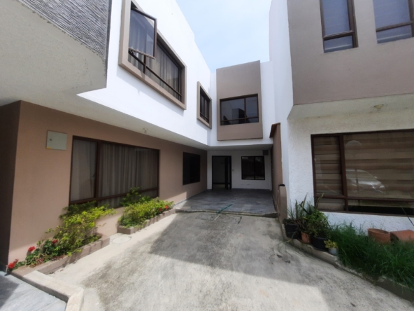 casa en venta en cuenca VIP Sector Oro Verde