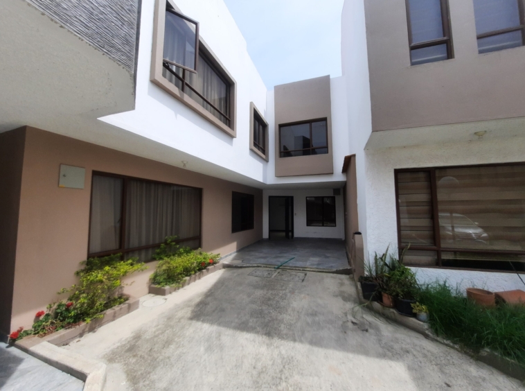 casa en venta en cuenca VIP Sector Oro Verde