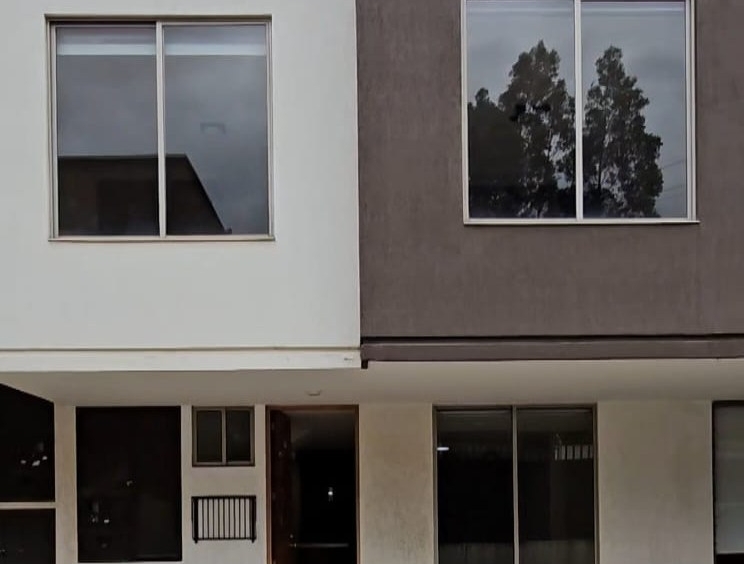 Hermosa casa en venta en Cuenca sector Av. el Migrante
