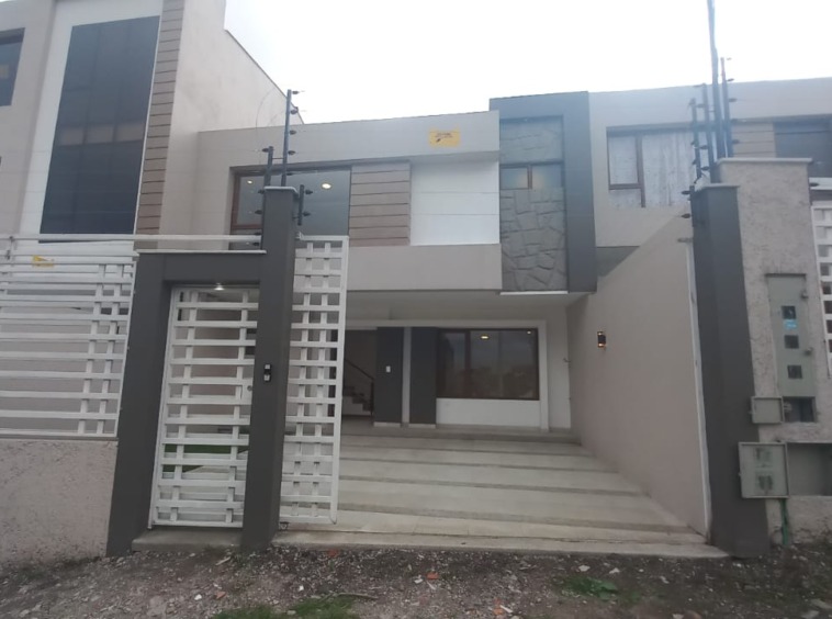 CASA VIP EN CUENCA LOS CEREZOS ECUADOR