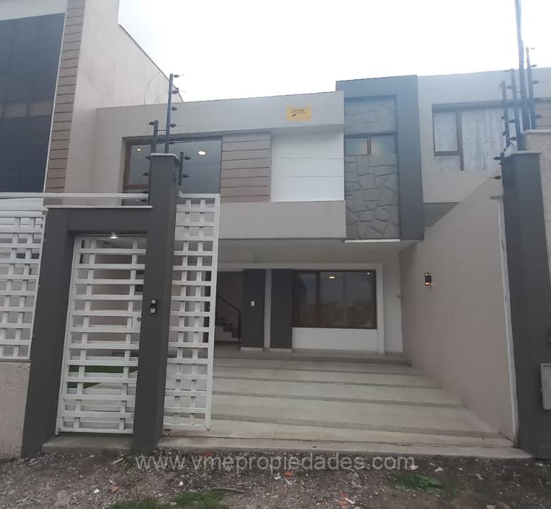 CASA VIP EN CUENCA LOS CEREZOS ECUADOR