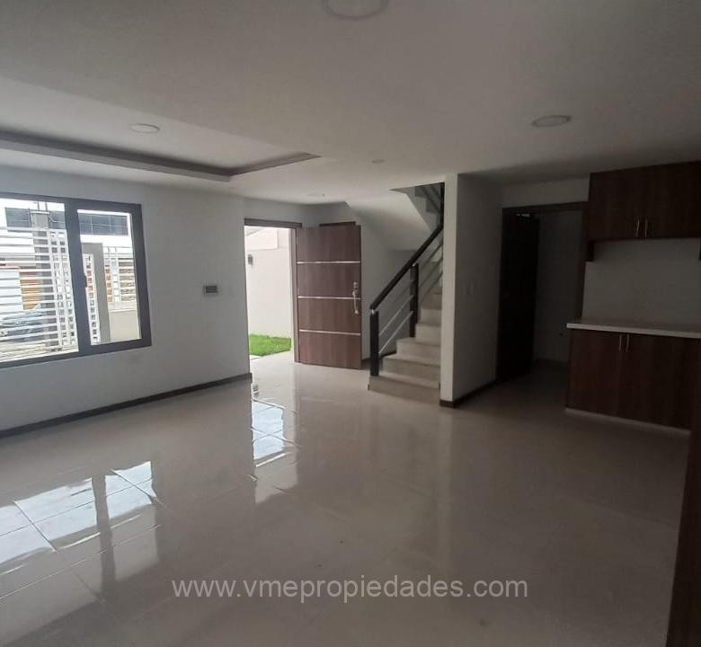 Casa Credito VIP en Venta En Cuenca, Sector Los Cerezos