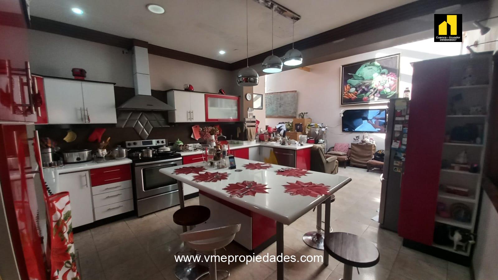 CASA CON TERRENO GRANDE EN VENTA OPORTUNIDAD PLUSVALÍA