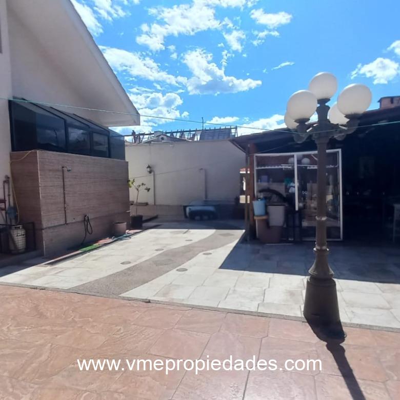 CASA CON TERRENO GRANDE HERMOSA EN CUENCA