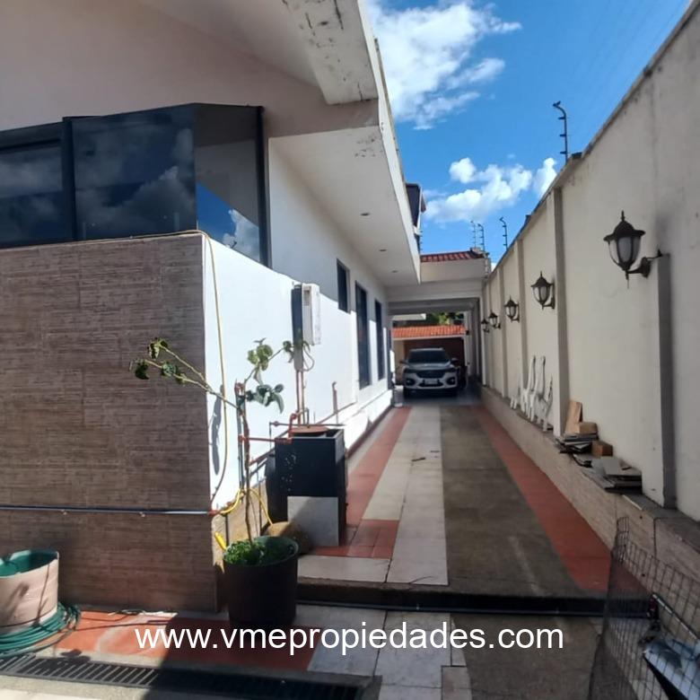 CASA CON TERRENO GRANDE HERMOSA EN CUENCA OLX