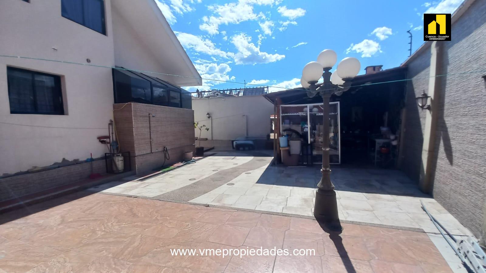 CASA CON TERRENO GRANDE HERMOSA EN CUENCA