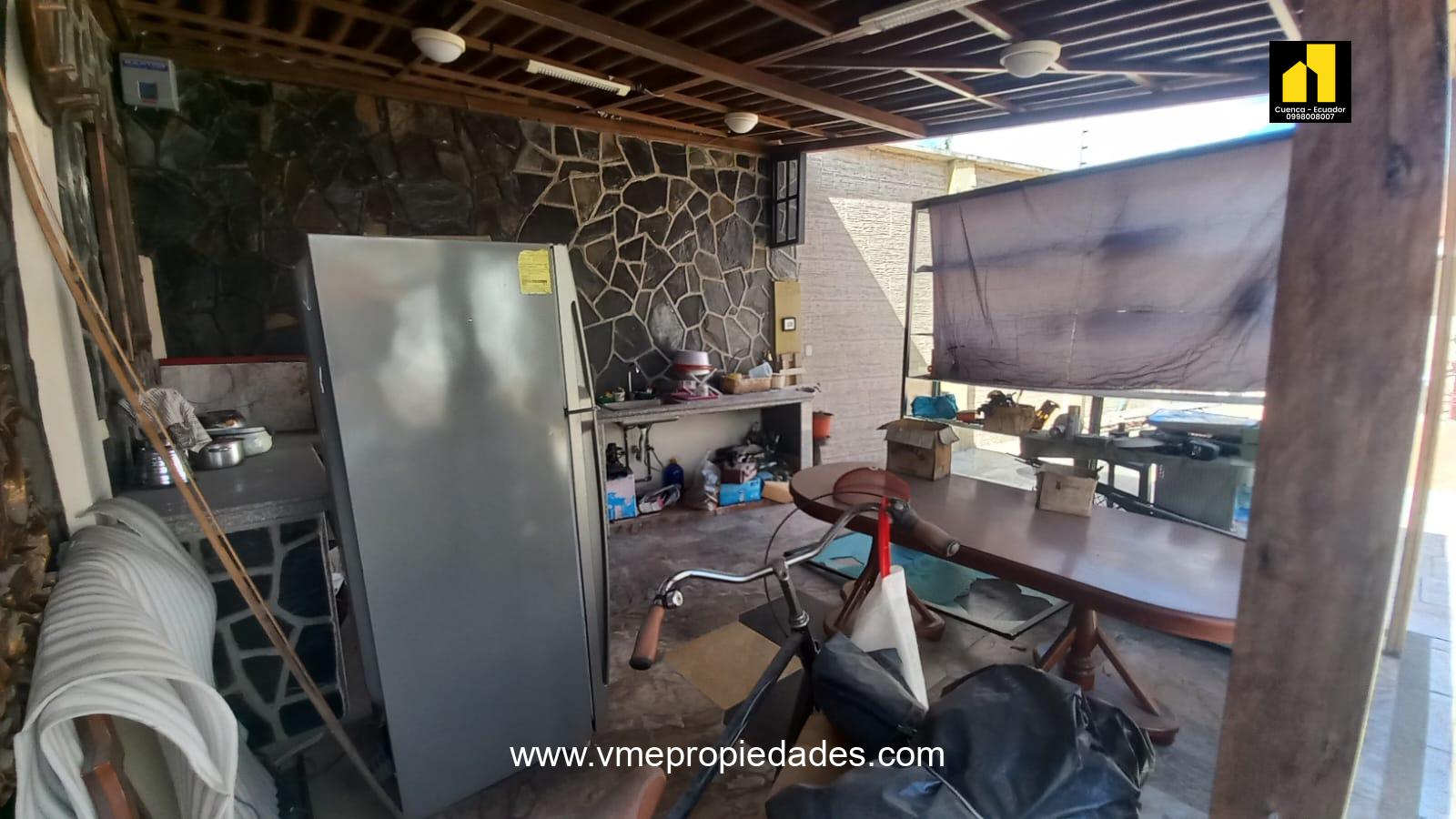 CASA CON TERRENO GRANDE HERMOSA OPORTUNIDAD OLX