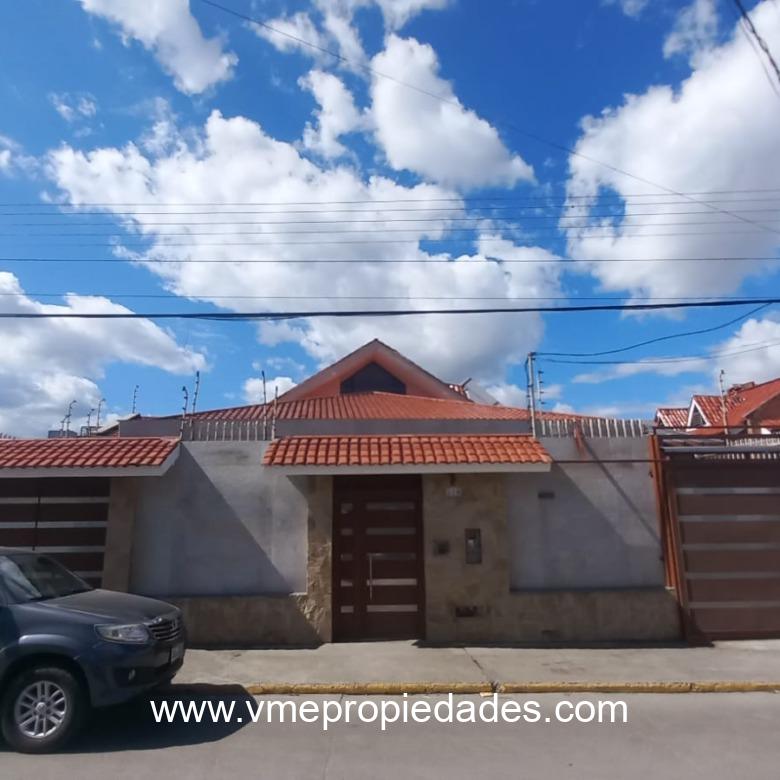 CASA CON TERRENO GRANDE PARA INVERSIÓN CUENCA