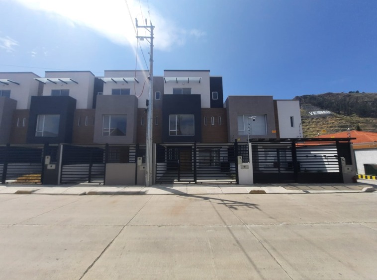 CASA EN VENTA CAPULISPAMBA CUENCA