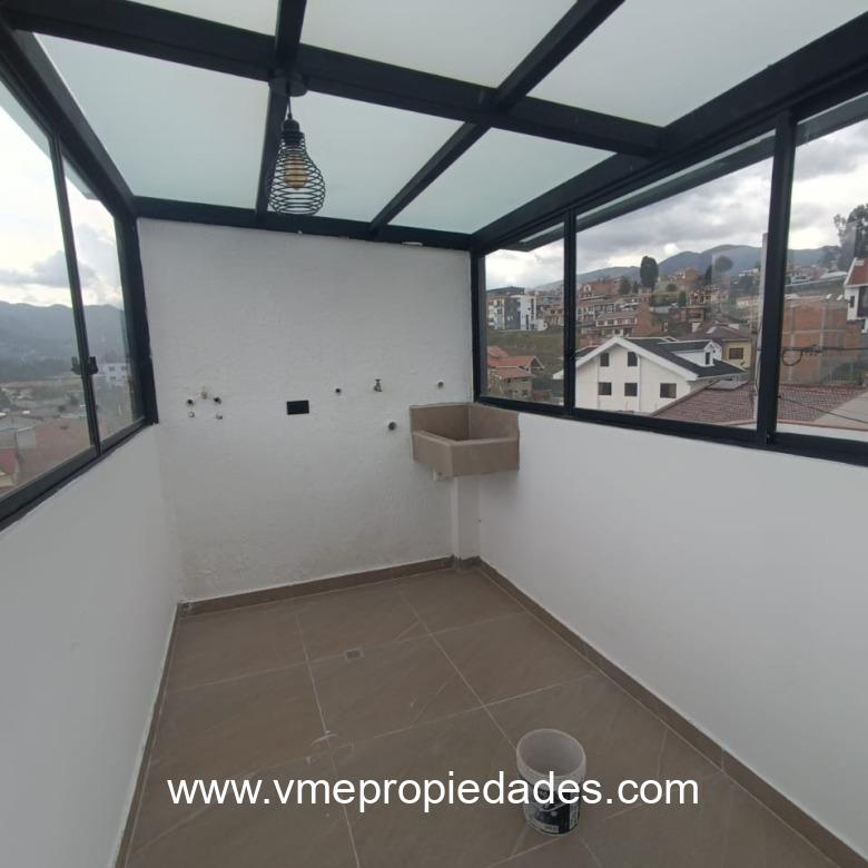 CASA EN VENTA EL TEJAR CUENCA CON PÉRGOLA