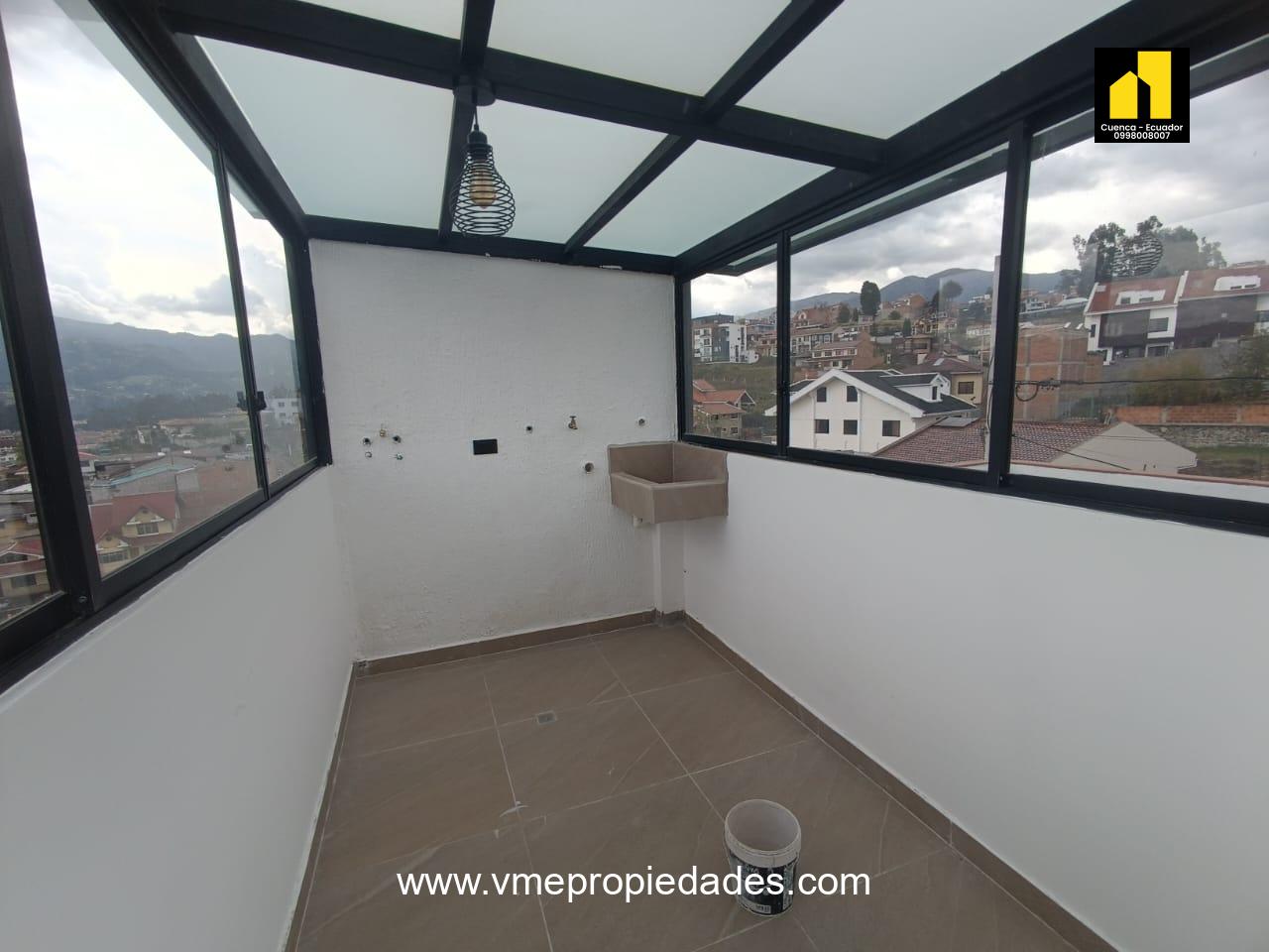 CASA EN VENTA EL TEJAR CUENCA CON PÉRGOLA