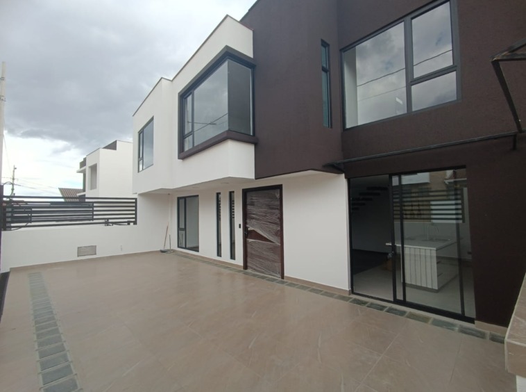 CASA EN VENTA EL TEJAR CUENCA GRANDE